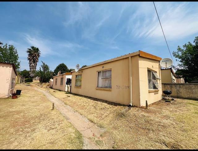 2 BEDROOM HOUSE FOR SALE IN BLOUBOSRAND